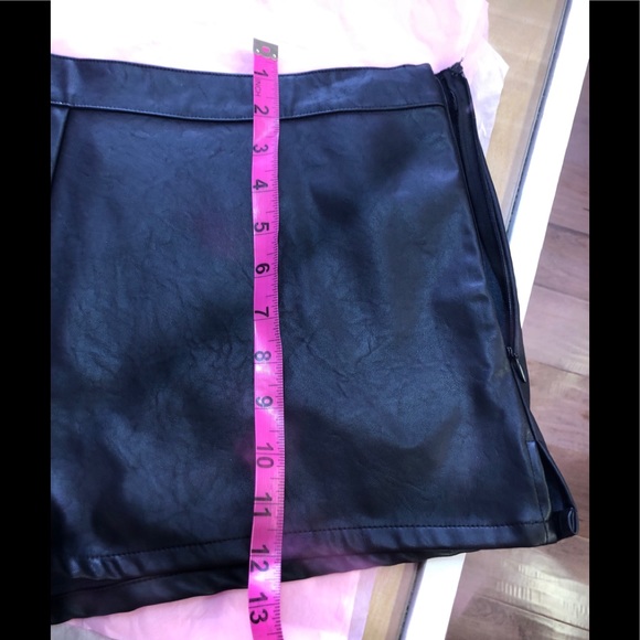 Victoria’s Secret Faux leather Shorts NWOT NOTE 3 small spots shorts are unworn - Picture 7 of 9